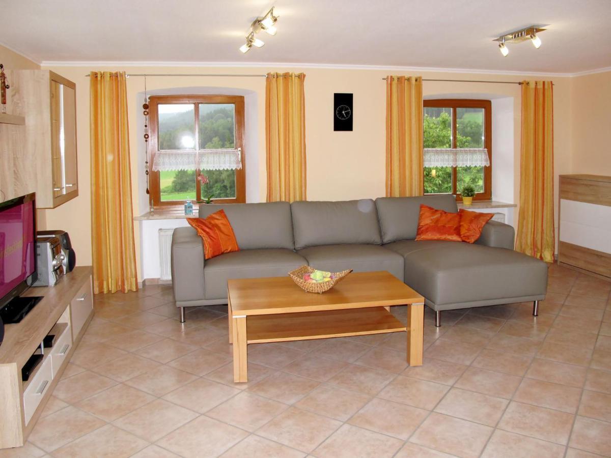 Apartment Freisinger-1 By Interhome Zachenberg ภายนอก รูปภาพ